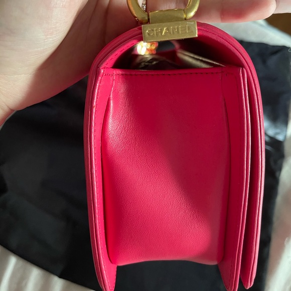 CHANEL Le Boy Old Medium Fuchsia - Picture 9 of 13